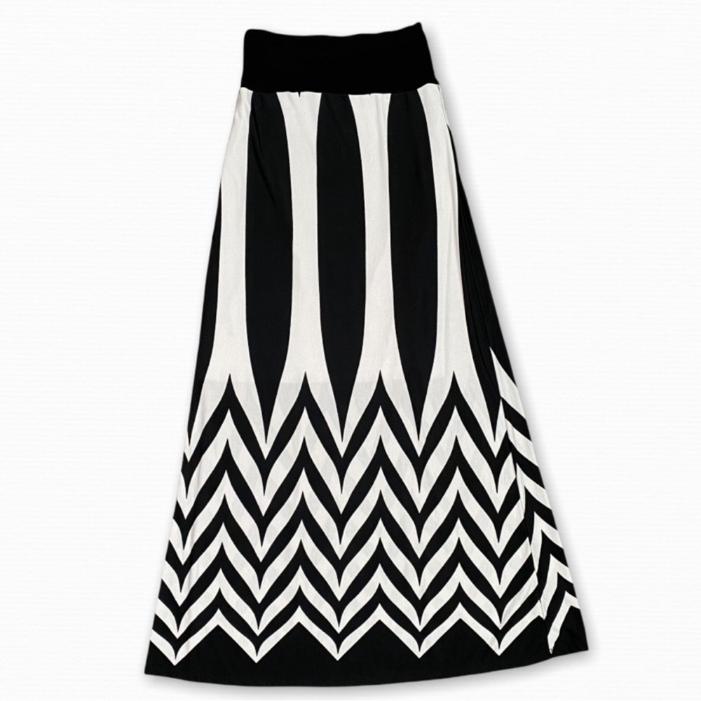 Love Culture Black and White Chevron Pattern Bold Long Maxi Skirt size Large